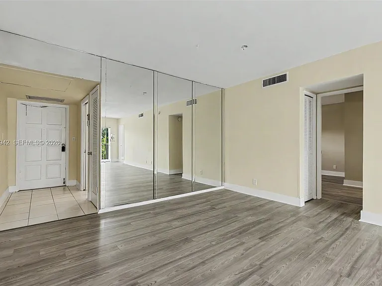3250 N Palm Aire Dr #406 — Photo 37