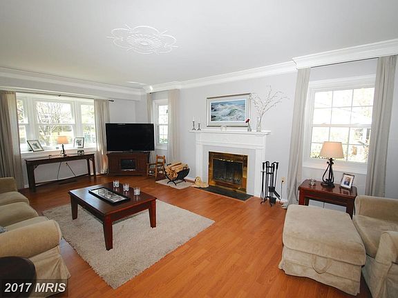 Hardwood Floors / Expert Moldings and Trim