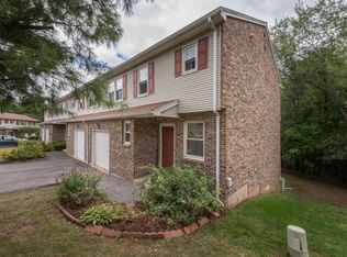 31 River Camp Dr, Newington, CT 06111