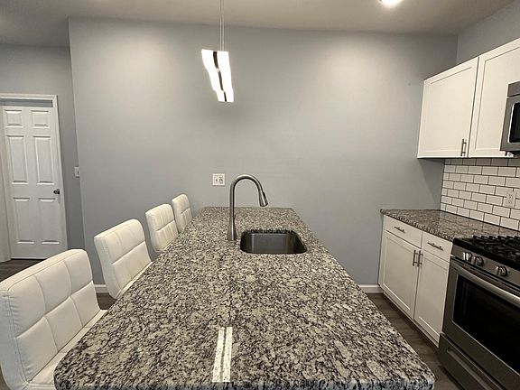 3rd image of 302 Oak St APT 1