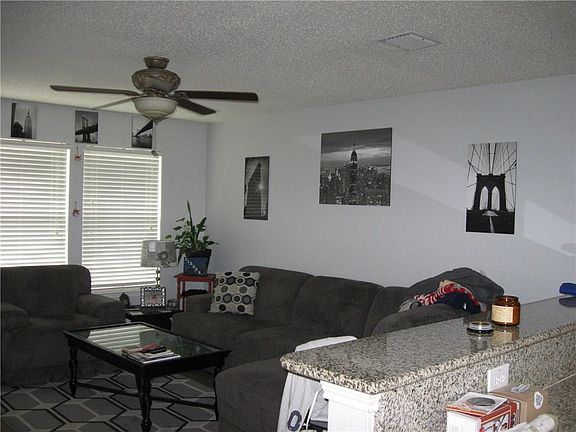 5th image of 801 Live Oak Dr