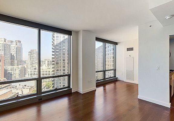 3rd image of 200 W 67th St APT 22D