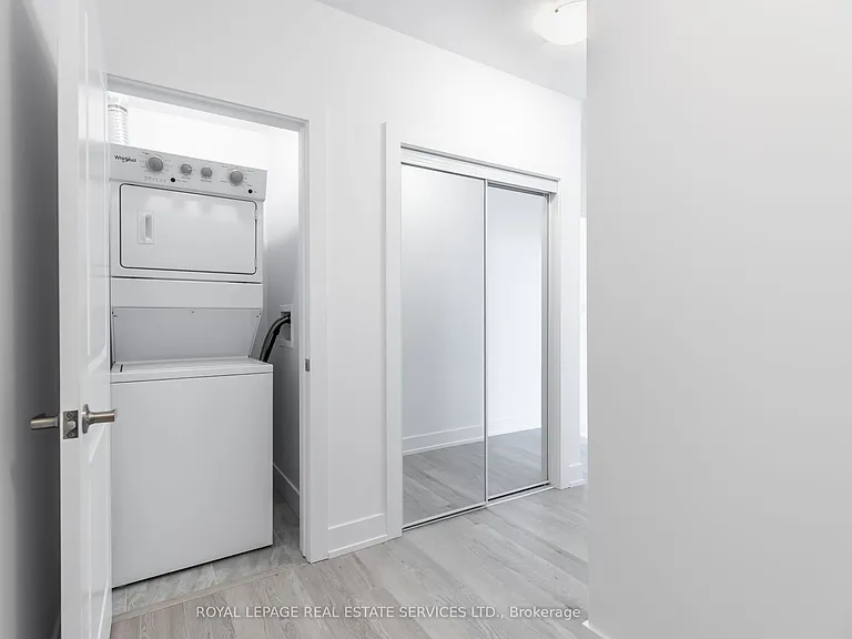 460 Dundas St E #1205 — Photo 32