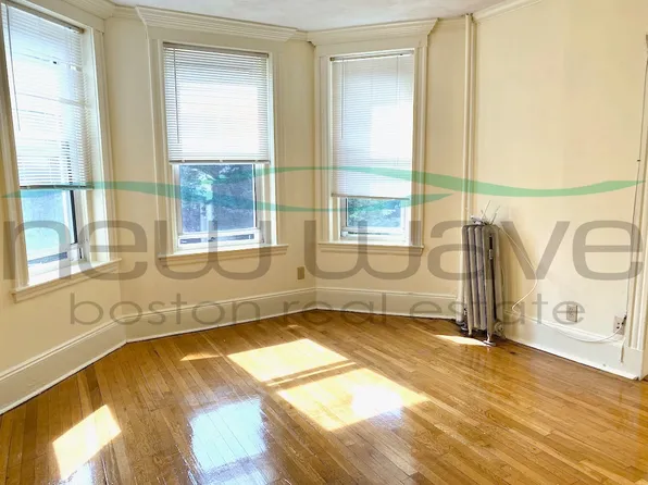 55 Queensberry St, Boston, MA