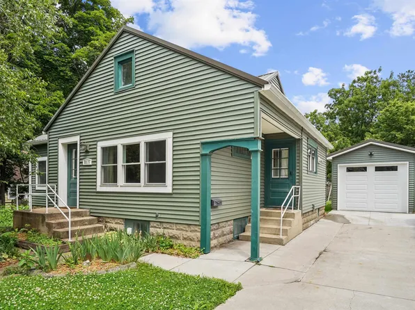 2210 Tremont St, Cedar Falls, IA 50613