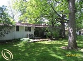 1129 Ransom Dr, Flint, MI 48507