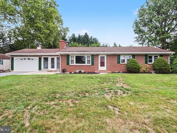 11 W Larch St, Annville, PA 17003