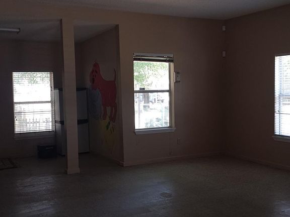 3rd image of 3550 Westlake Ave