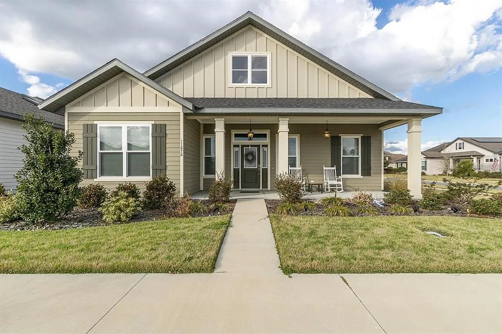 3 bed, 2.0 bath, 1520 sqft, $2,990 — Photo 1