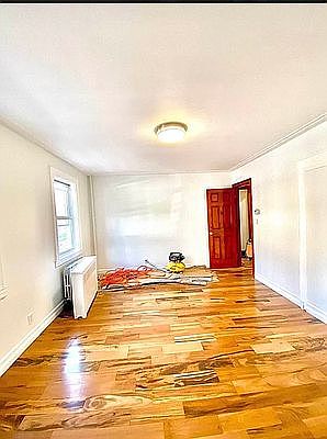 2nd image of 2052 27th St #2