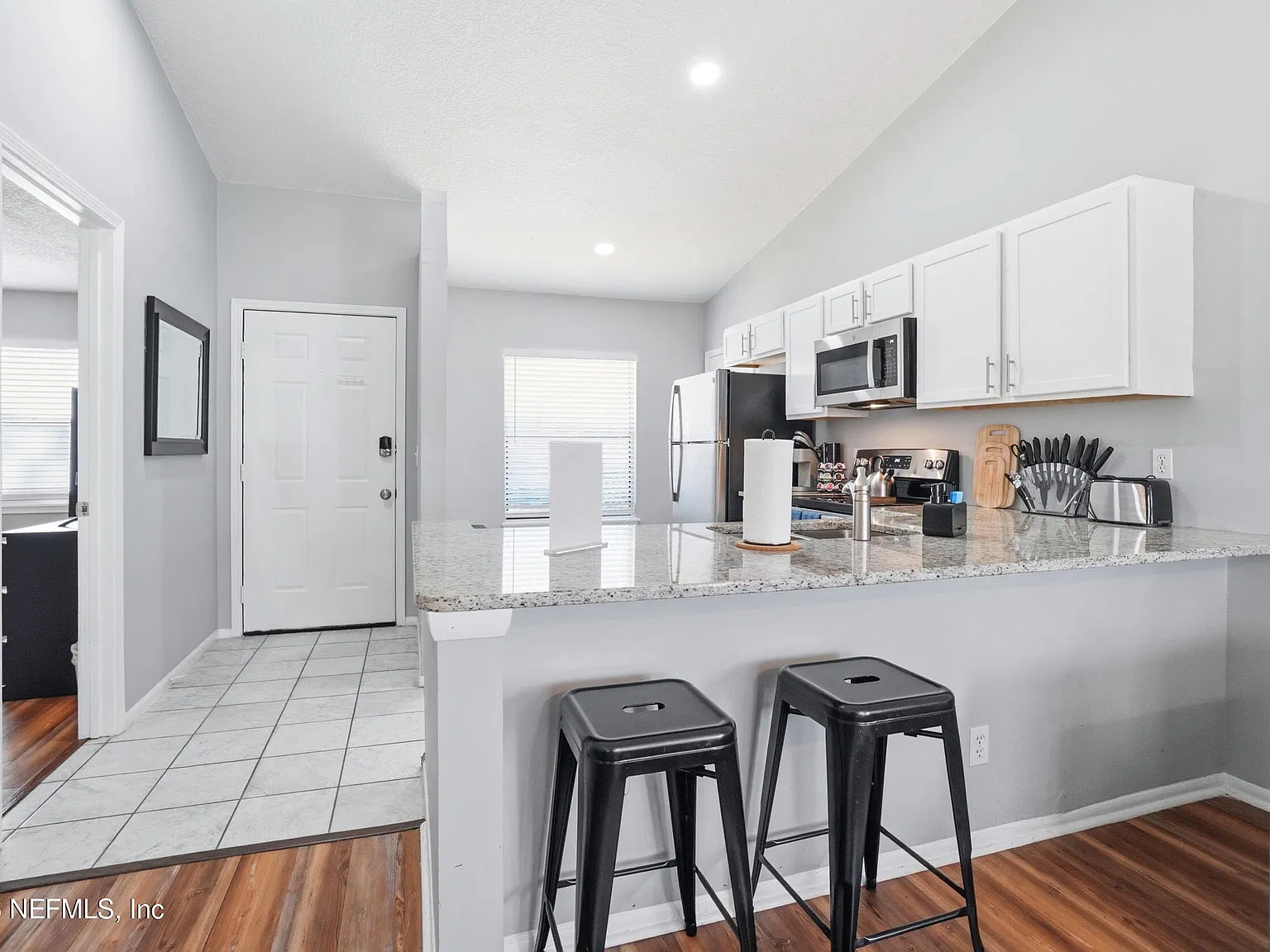 2 bed, 1.0 bath, 930 sqft, $1,850 — Photo 4