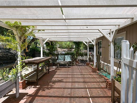 3rd image of 1695 Overdel Ln