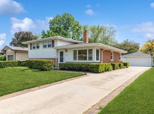 617 N Wilshire Ln, Arlington Heights, IL 60004