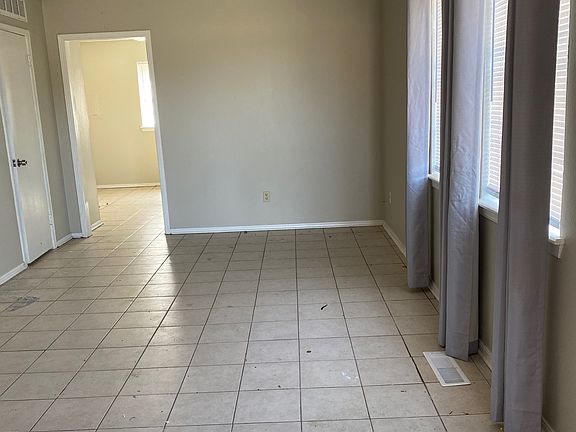 4th image of 1018 E Main St