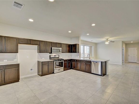 3rd image of 453 Star Thistle St