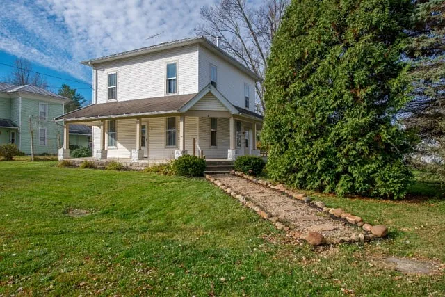 3 Lawn St photo 1
