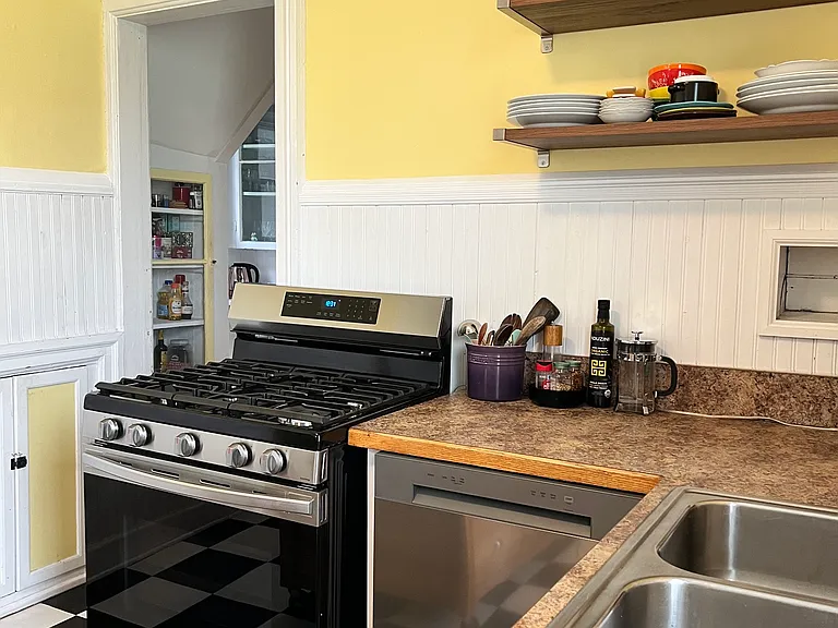 496 Porter Ave #1 — Photo 9