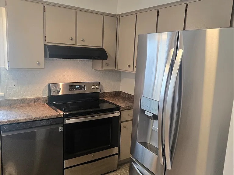 131 David Ave — Photo 16