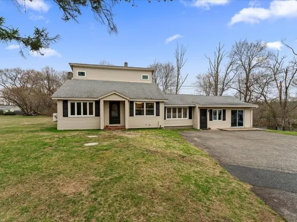 11 Hartford Ave W, Uxbridge, MA 01569