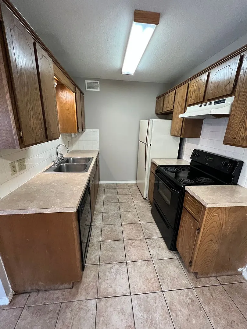 2301 Alma Blvd — Photo 4