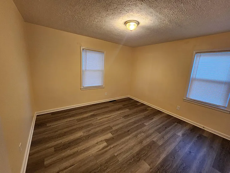 1726 Sonne Ave — Photo 11