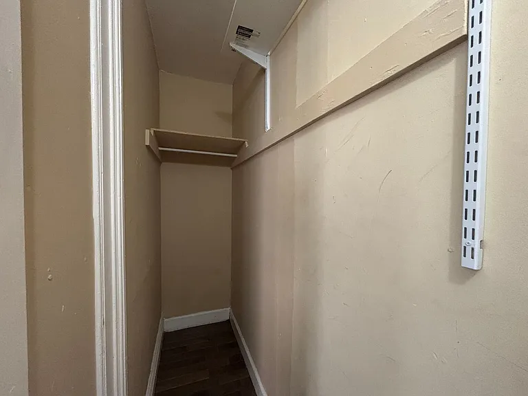 334 University Ave — Photo 8