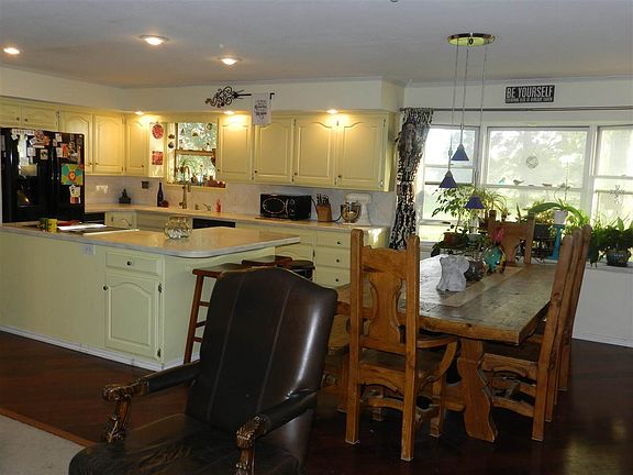 3rd image of 1213 W Phillips Ave