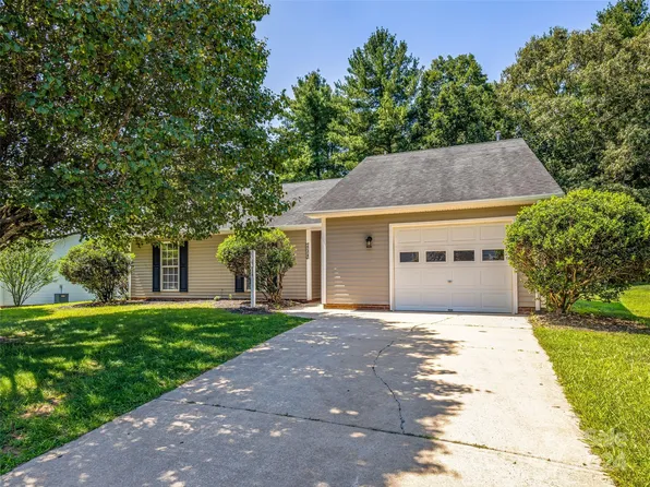438 Glensprings Dr, Fletcher, NC 28732