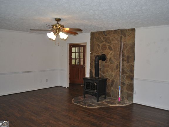 5th image of 186 City Pond Rd