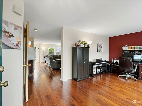 5th image of 13323 122nd Avenue E