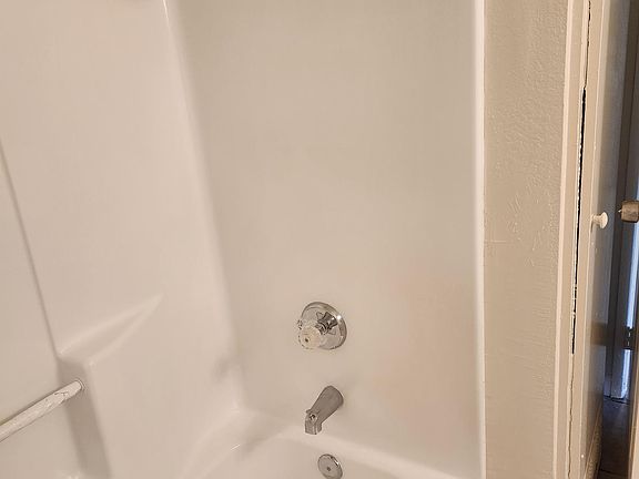 4th image of 1319 Acacia Ave APT 7