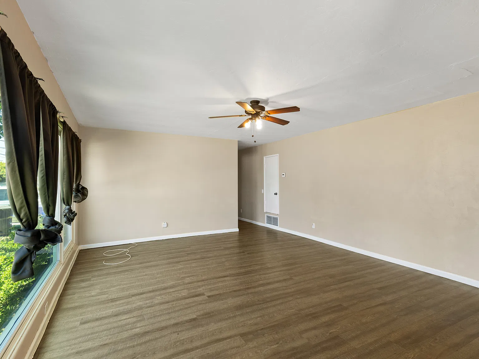 5 bed, 1727 sqft, $6,500 — Photo 4