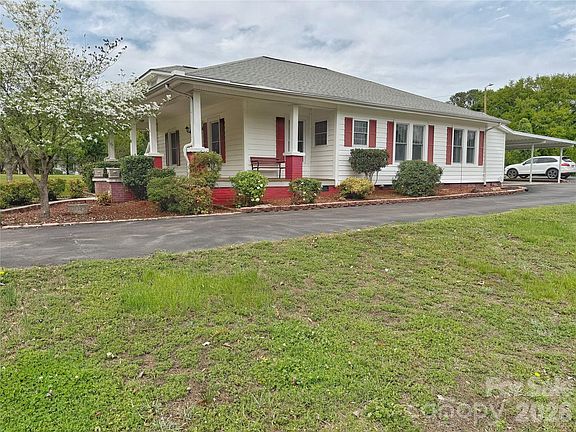 5th image of 2102 Hickory Grove Rd