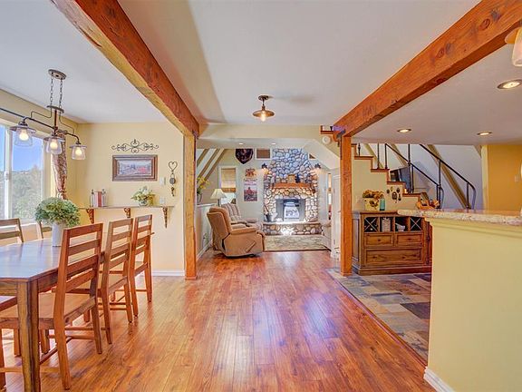 2nd image of 901 Merritt Way