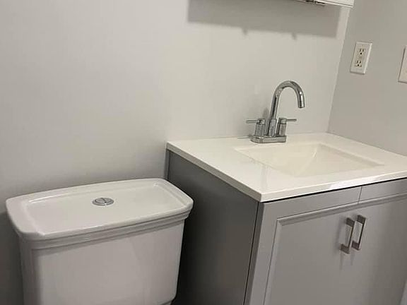 4th image of 3 New Haven Dr #208