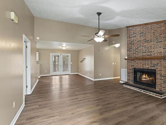 2nd image of 709 Sandburg Pl