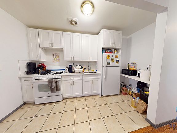 4th image of 371 Kosciuszko St #2