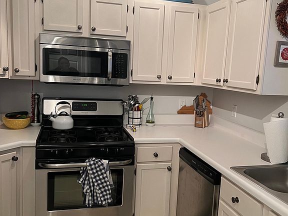 2nd image of 4401 Sedgehurst Dr APT 302