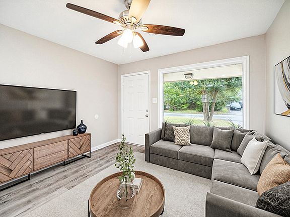 4th image of 10222 Bretton Dr E
