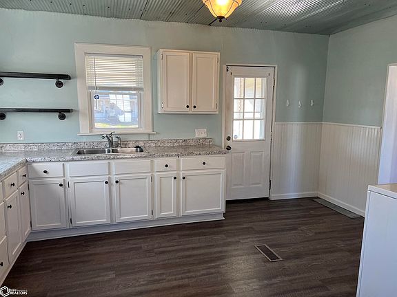 4th image of 3207 Avenue K