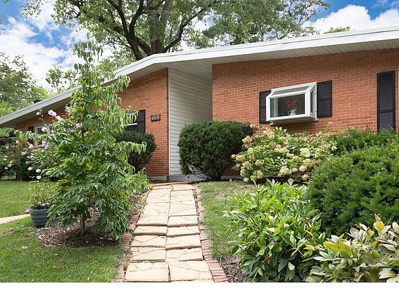 5th image of 2317 Divot Dr