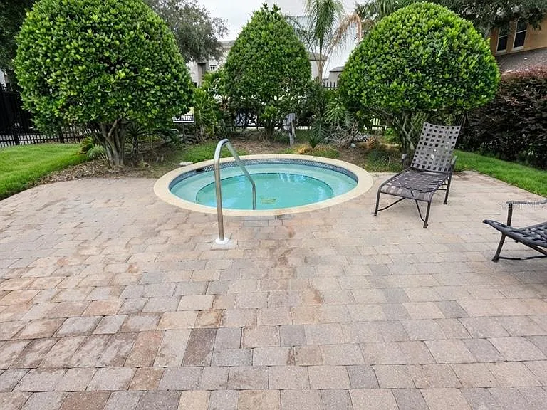 1561 Chelsea Dr — Photo 25