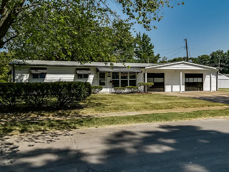 1215 Pamela Dr — Photo 2