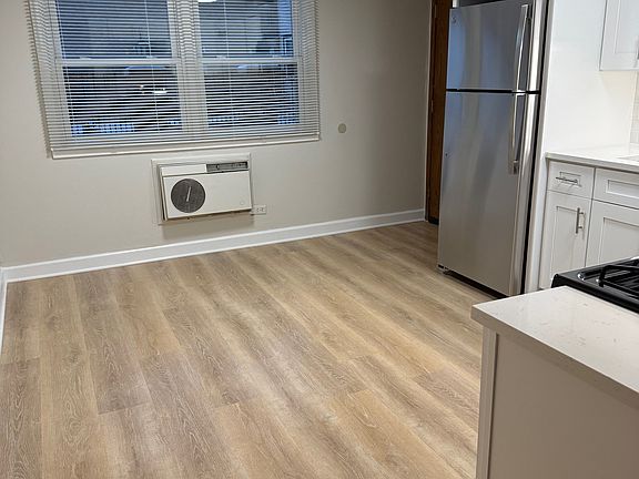 5th image of 897 Graceland Ave #1