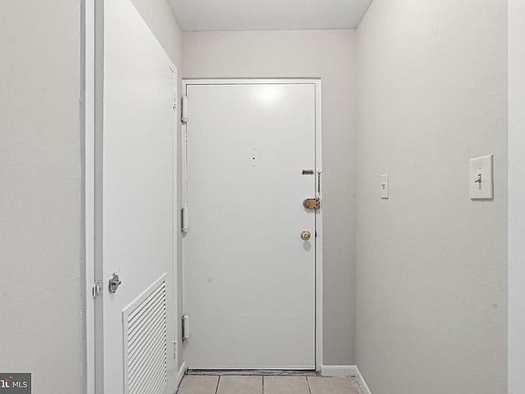 2nd image of 1526 Northgate Sq Unit 26/22B