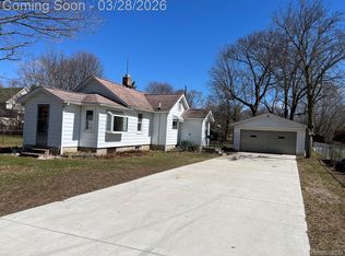 2 Maple St, Oxford, MI 48371