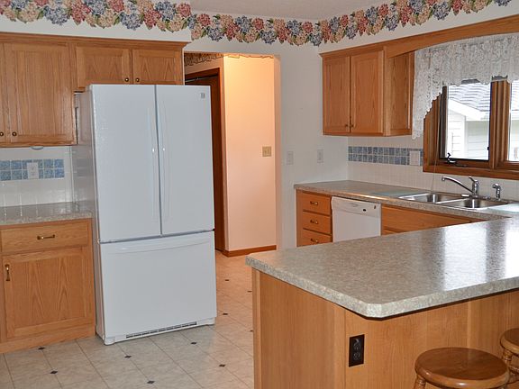 Kitchen- newer appliances