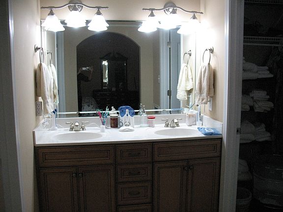 4th image of 6055 Round Hill Ln