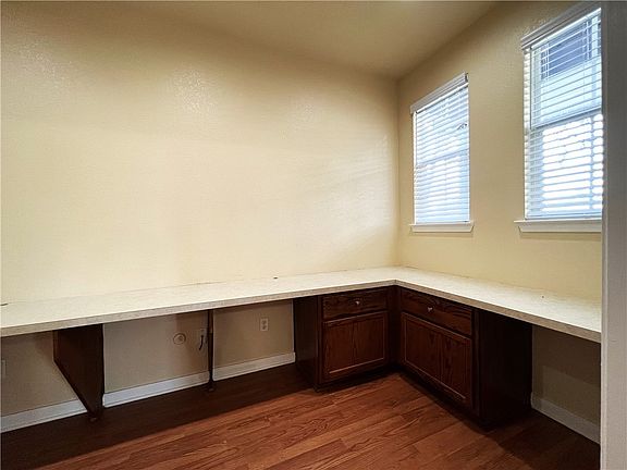 3rd image of 902 Eagle Ave