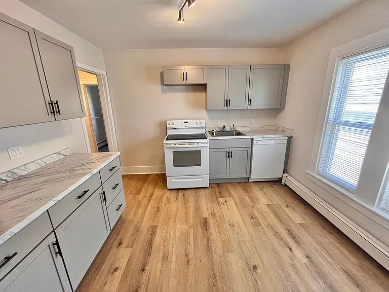 105-107 Richards Ave #107 — Photo 5